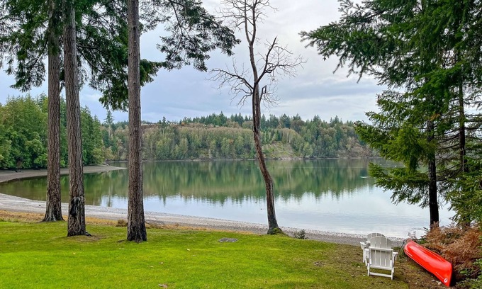 Shelton Casa | Waterfront home with private hot tub, patio, games, & gym room