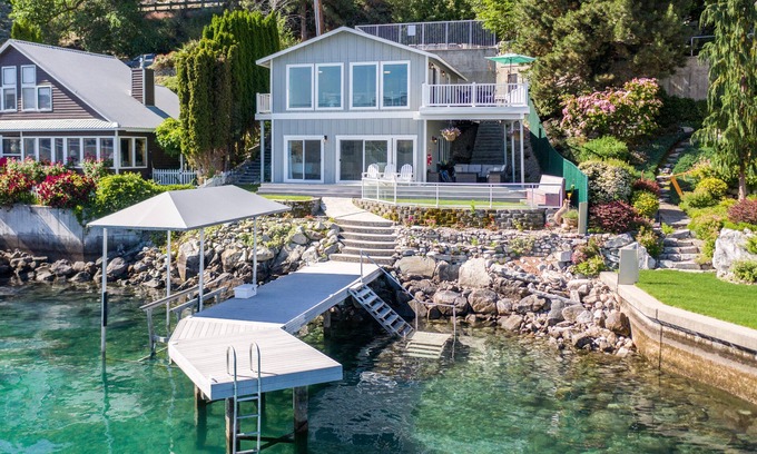 Chelan Casa | CASA FRENTE AL AGUA CON BAÑO PRIVADO Y ELEVADOR DE BARCO
