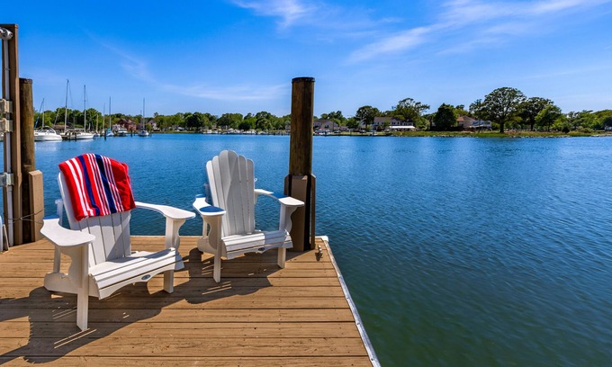 Edgewater Casa | Waterfront home with spacious deck, dock, washer/dryer & central AC