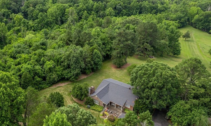 Greensboro Casa | Waterfront home with 5 Acres! 4 bedrooms 3.5 bathrooms