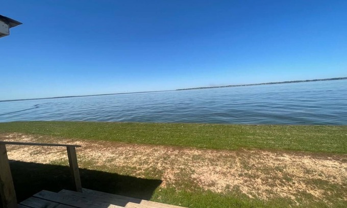 West Livingston Cama Y Desayuno | Waterfront home with AWESOME sunsets! Amazing boat/jet ski house. Fish & Swim