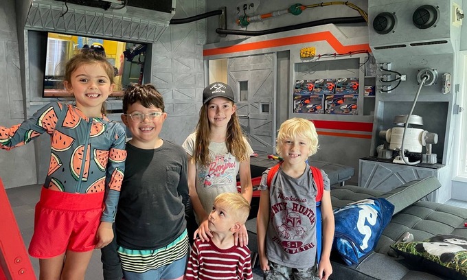 Scottville Casa | Waterfront home with Star Wars themed bunk room on all sports lake.