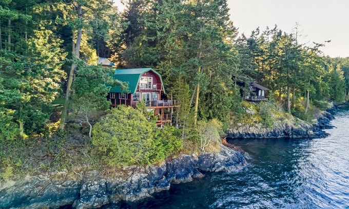 Friday Harbor Casa | Waterfront! Hot Tub! (EWR)