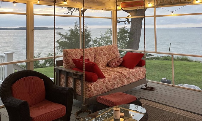Lottsburg Casa | Waterfront, hot tub, screen porch, kayaks, SUP, pier fishing, private feel
