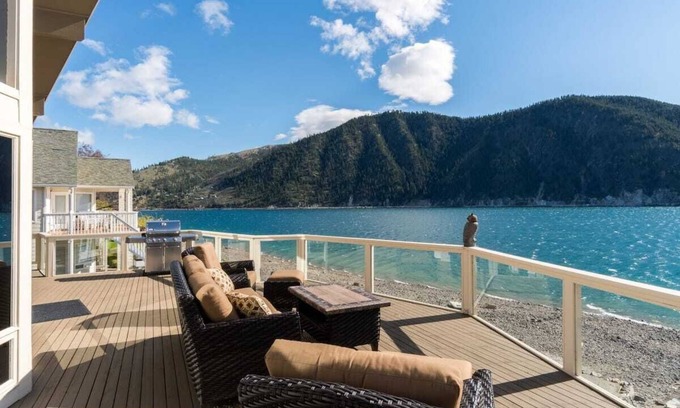 Wapato Point Casa | Waterfront, HotTub, Pool, PickleBall, Wapato Point