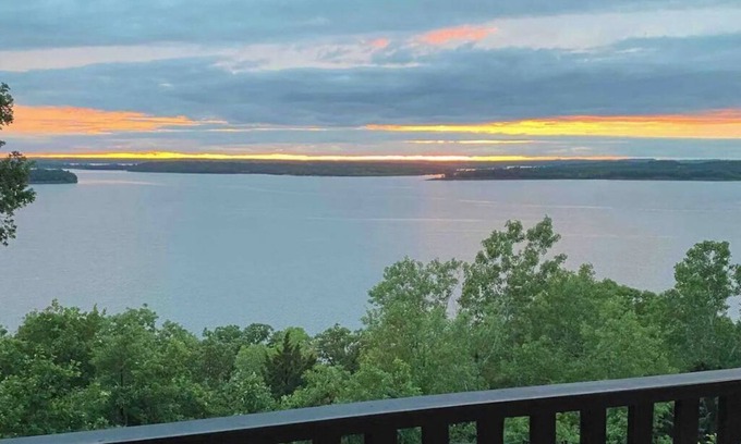 Sand Springs Casa | Waterfront House at Keystone Lake (Sauna & More)