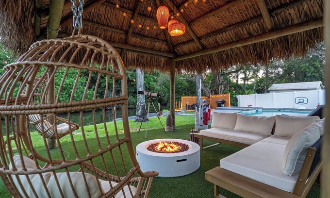 Ojus Casa | Waterfront House - Arcades, Tiki & Firepit, Golf