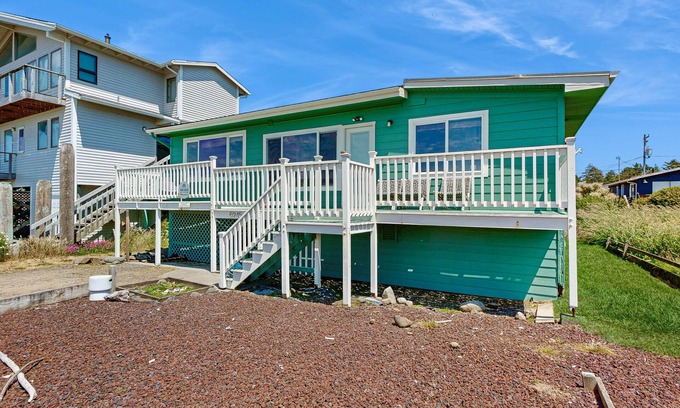 Cape Meares Casa | Casa frente al mar para perros con hermosas puestas de sol y vistas al mar!
