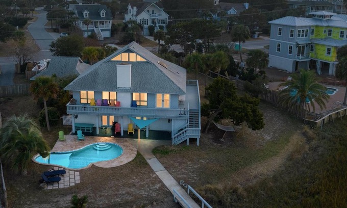 Isle of Palms Casa | Waterfront Isle of Palms Home w/ Pool, Dock and Large Deck: Incredible Sunsets