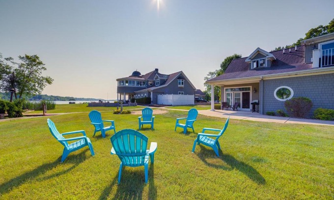 Horton Casa | Waterfront Jackson Mansion Patio, Grill, Dock!