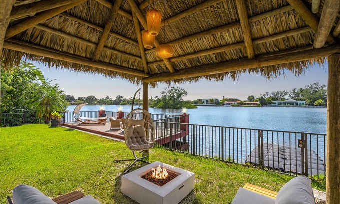 Ojus Casa | Waterfront Jungle House, Firepit, Kayaks & Sunset