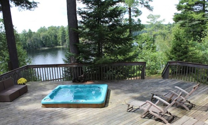 Trent Lakes Casa | Waterfront Kawartha Highlands Luxury Cottage