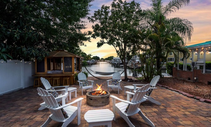 Bay Crest Park Casa | Waterfront Canal Home 6BR / 4. 5HAB / piscina / 16 + invitados