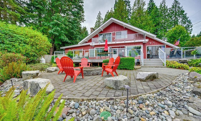 Kingston Casa | Waterfront Kingston Getaway: Beach Access On-Site!