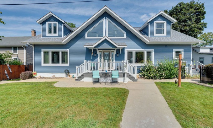 Lake Geneva Casa | Waterfront Lake Como Home w/Private Pier!