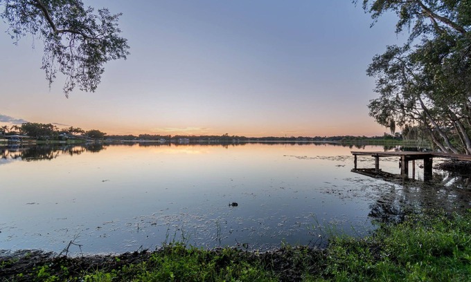 Lake Magdalene Casa | 6 Acre Lakefront Farmhouse W / SKI LAKE ACCESS, Kayak, SUP y Bass Fishing