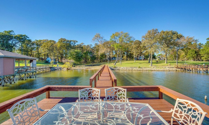 Emory Casa | Waterfront Lake Fork Getaway w/ Dock Access