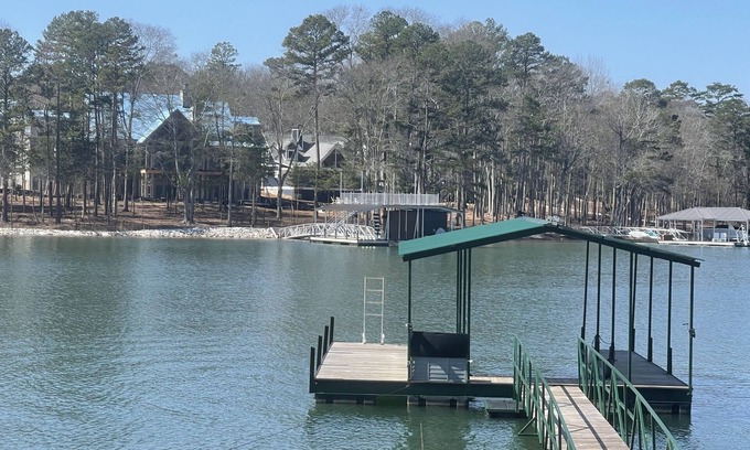 Reed Creek Cabaña | Waterfront Lake Hartwell High-End RENOVATED Cottage - 3/1 w/ amazing DEEP WATER