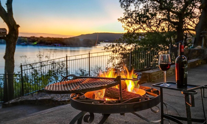 Palo Pinto Casa | Waterfront Lake Haven with Million Dollar Views