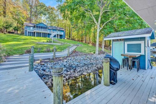 North Shore Casa | Waterfront Lake House Ideal Dock for Boats, Swimming, Fishing