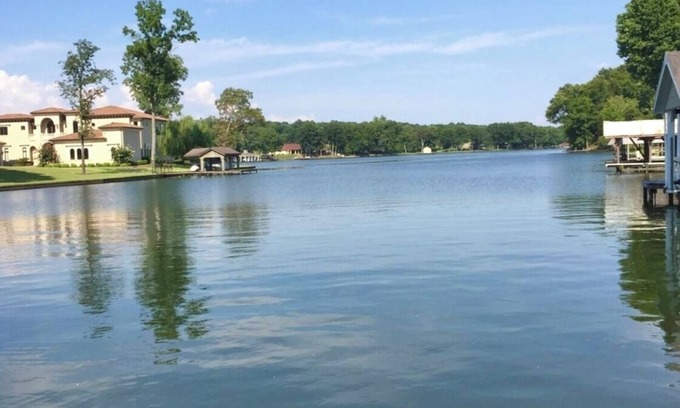 Florence Casa | Waterfront Lake House on Wilson Lake