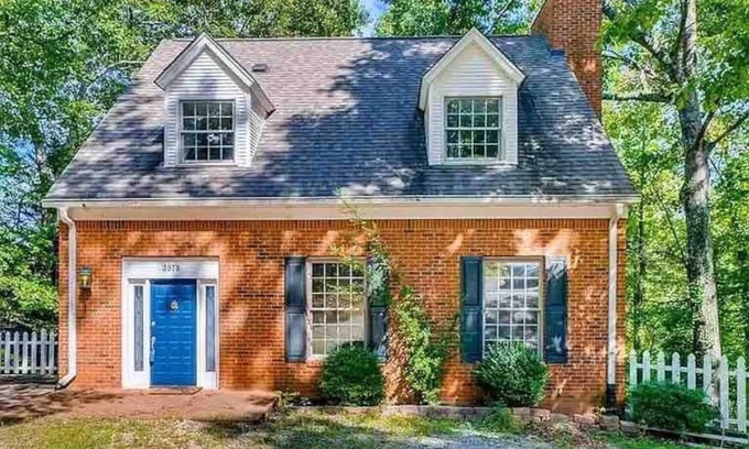 Gainesville Casa | Waterfront Lake Lanier - Private Dock & Fire Pit space for the whole family!
