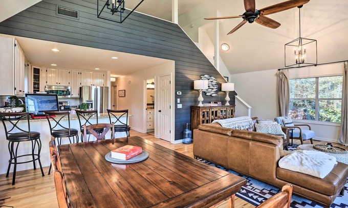 Dadeville Casa | Waterfront Lake Martin Home w/ Private Dock & View