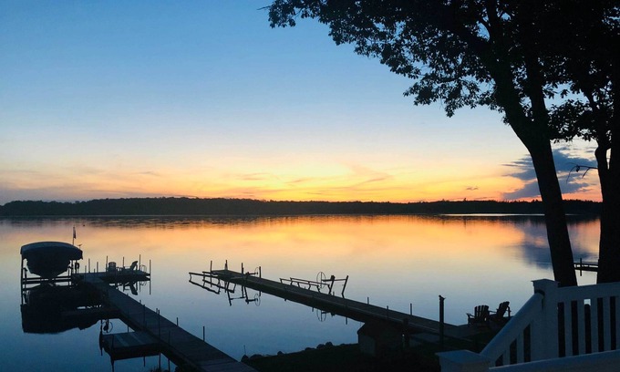 Cadillac Cabaña | Waterfront Lake Mitchell Home w/ Sunset Views