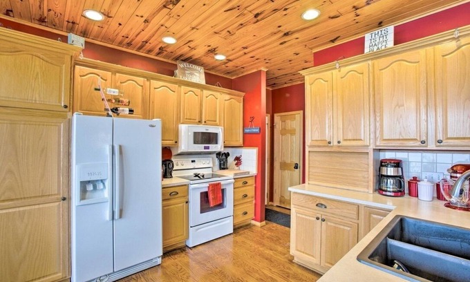 Cadillac Cabaña | Waterfront Lake Mitchell Cottage w/ Sunset Views