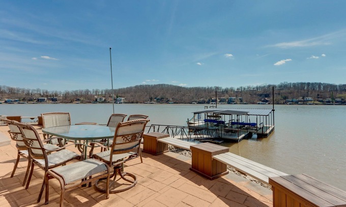 Roach Casa | Waterfront Lake of the Ozarks Home w/ Private Dock