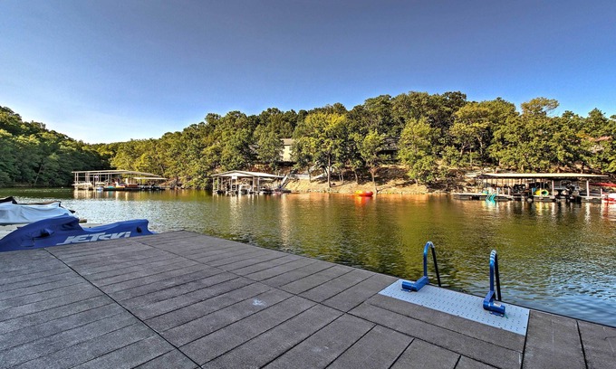 Lakeland Condominio | ¡NUEVO! Frente al lago Ozark condominio w / balcón y piscina