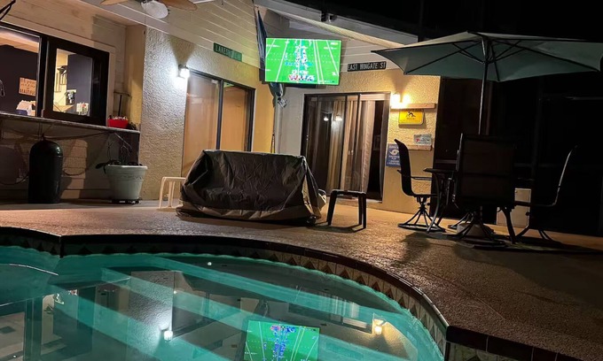 Palm Harbor Casa | Waterfront Lake Tarpon Home with heated salt water pool, fitness room, WiFi