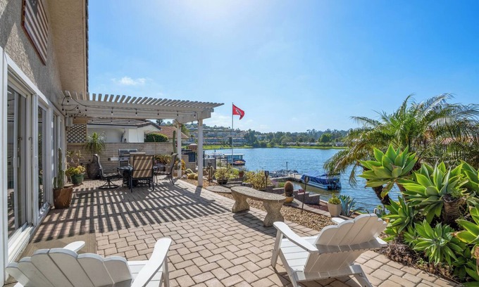 Lake San Marcos Casa | Waterfront Lakeview & Mountainview Escape+King&Queen Bed+Kayaks+Boat Rentals