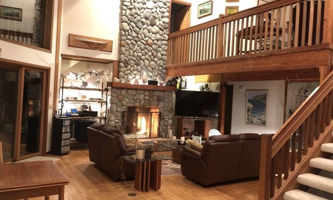 Shelton Casa | Waterfront Lindal Cedar Home "La escapada"