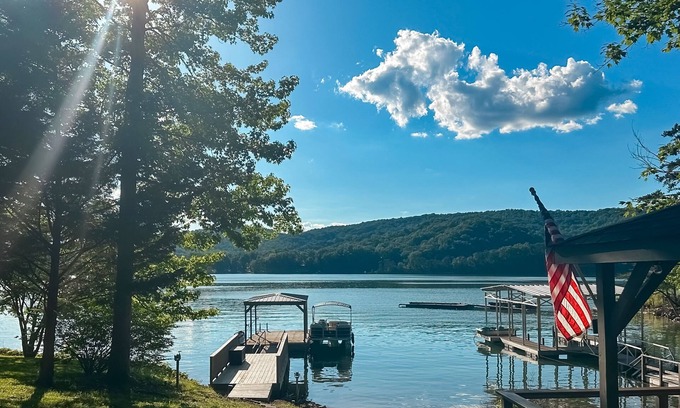 Maynardville Casa | Waterfront living with private dock, private boat launch, kayaks & firepit