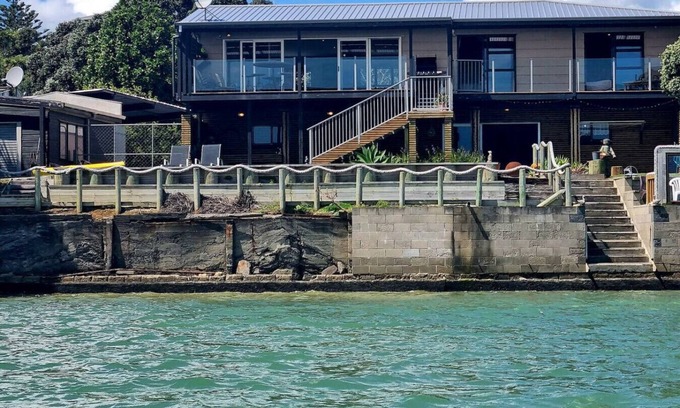 Raglan Apartamento | Waterfront Location holiday accommodation