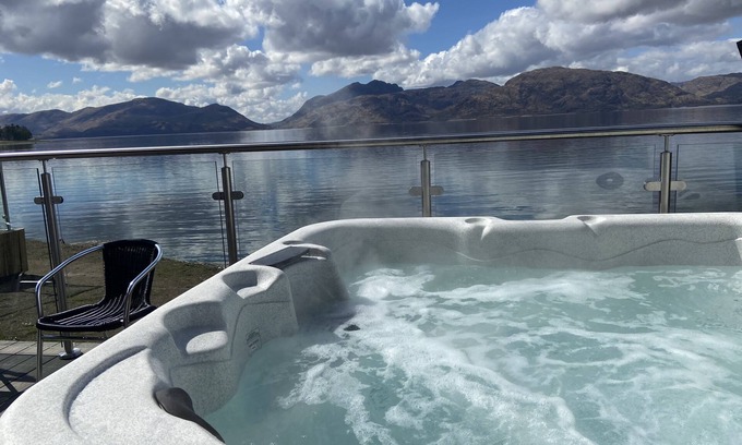 Kentallen Cabaña | Waterfront Lodge 8 with Hot Tub