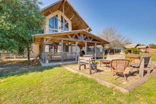 Quinlan Casa | Waterfront Lodge on Lake Tawakoni Group Getaway!