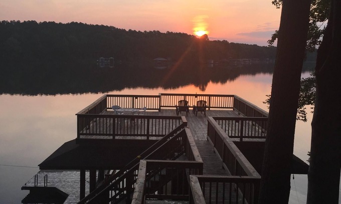 Bracey Casa | Waterfront Log Cabin en el lago Gaston