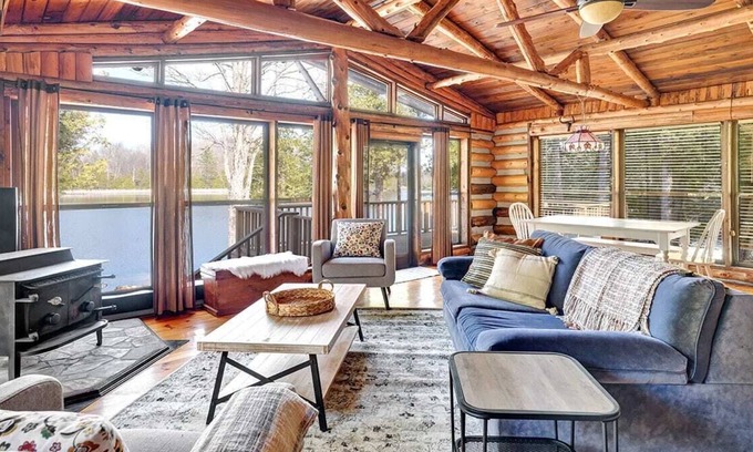 Rideau Lakes Casa | Waterfront log cabin - Utter privacy & relaxation