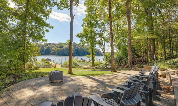 Lusby Casa | Waterfront Lusby Escape w/ Fire Pit & Kayaks!