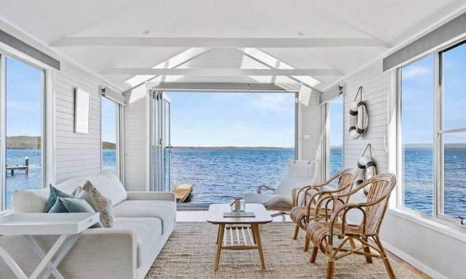 Wrights Beach Casa | Waterfront Luxury Residence 9 min from Hyams Beach