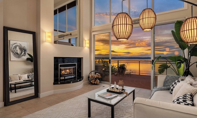 Federal Way Casa | Waterfront Luxury Home with great sunsets. Orca, Dolphin,Eagle and bird watching