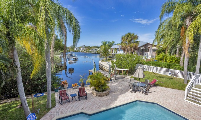 Ozona Casa | Waterfront luxury home in Ozona.