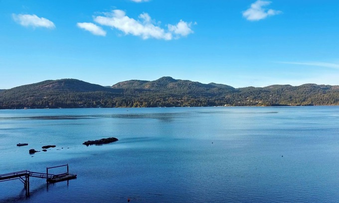 Juan de Fuca Electoral Area Casa | Waterfront Luxury Retreat