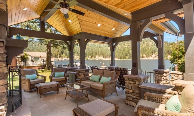 Loon Lake Cabina | Paseo marítimo, muelle privado, jacuzzi, cocina exterior y pabellón.