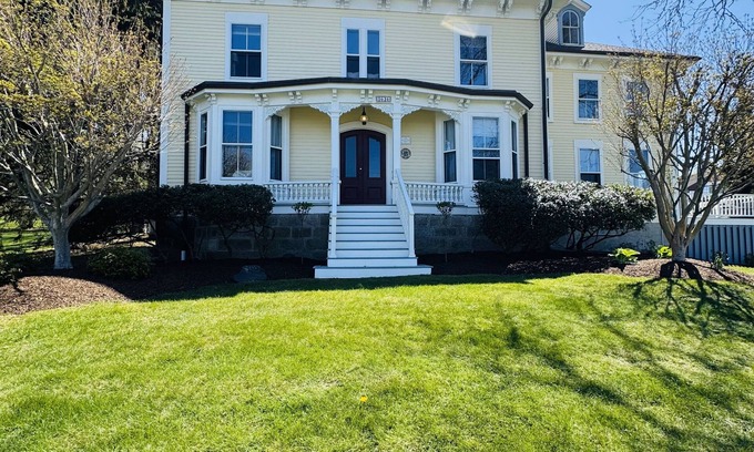 Tiverton Casa | Waterfront Luxury Victorian Near Newport with Stunning Views