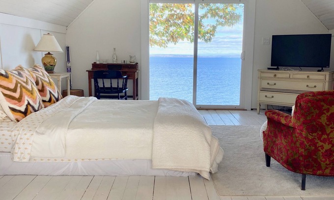 Bayside Cabaña | WATERFRONT Maine Historical Cottage with Separate Guest Cottage