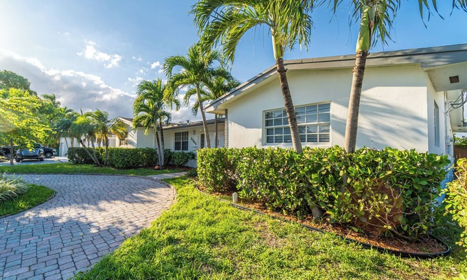 Ojus Casa | Waterfront Miami Home with Heated Pool