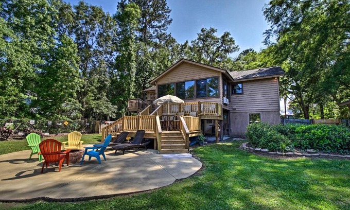 Midway Casa | Waterfront Midway Home with Sunroom and Large Yard